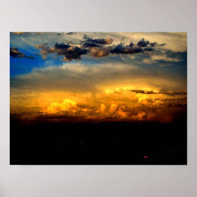 Póster Nubes de tormenta sobre el poster de las montañas (Frente)