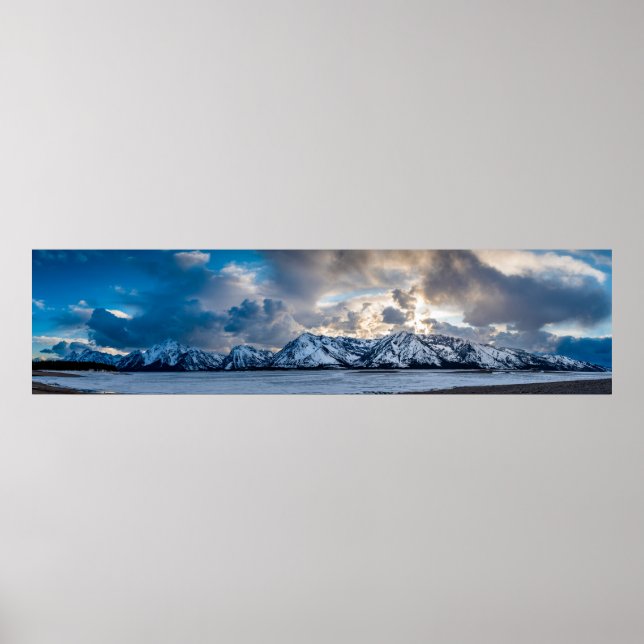 Póster Nubes de tormenta sobre los tetones (Frente)