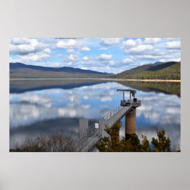 Póster Nubes del lago Bellfield en aguas tranquilas