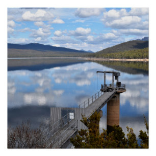 Póster Nubes del lago Bellfield sobre el agua residual