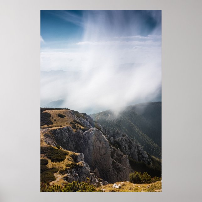 Póster Nubes deslizándose sobre montañas (Frente)