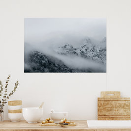 Póster Nubes fluyendo sobre montañas