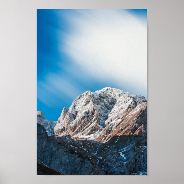 Póster Nubes nubladas sobre las montañas (Frente)