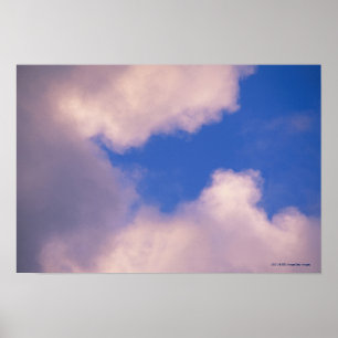 Póster Nubes Wispy contra el cielo azul