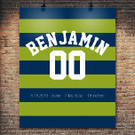 Póster Número de nombres de franjas de goma azul y verde<br><div class="desc">Un patrón deportivo personalizado y masculino para los chicos y chicos de tu familia. Este diseño deportivo es perfecto para cualquier atleta que juegue fútbol o béisbol. Un diseño audaz y moderno con un área para texto personalizado o monograma. Si necesita ajustar la ilustración o cambiar el tipo de letra,...</div>