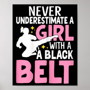 Póster Nunca Subestimes A Un Chica Con Un Cinturón Negro