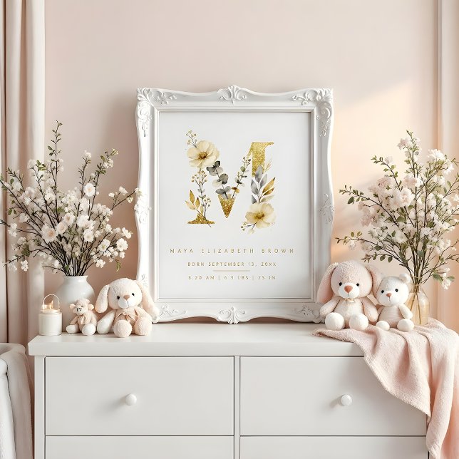 Póster Nursery Cute Romantic Floral M Letter Gold Effect (Delicate Romantic Floral M Letter in Gold Glitter Effect Posters for Nursery Decor.)