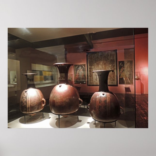 Póster Objetos antiguos en un museo peruano (Frente)