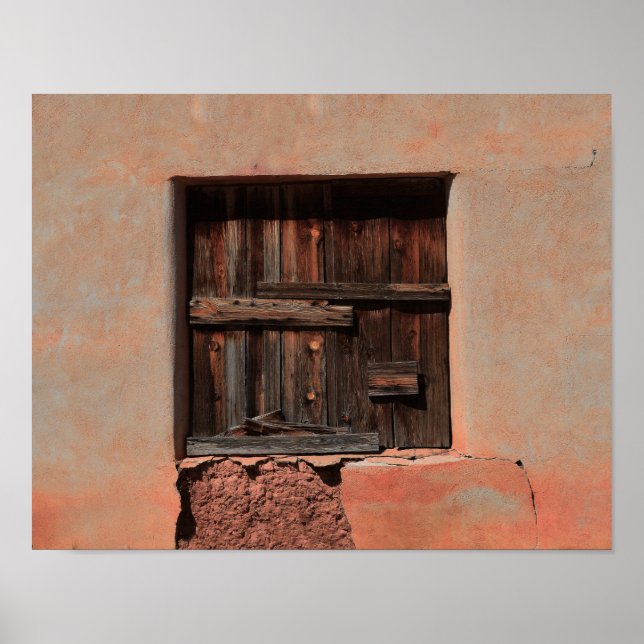 Póster Obturadores de madera en Adobe House (Frente)