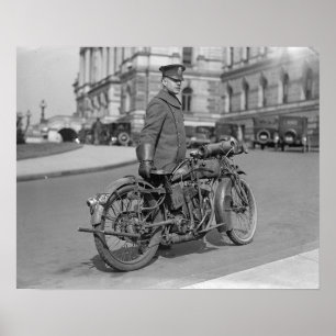 Póster Oficial de policía en motocicleta, 1924. Foto anti