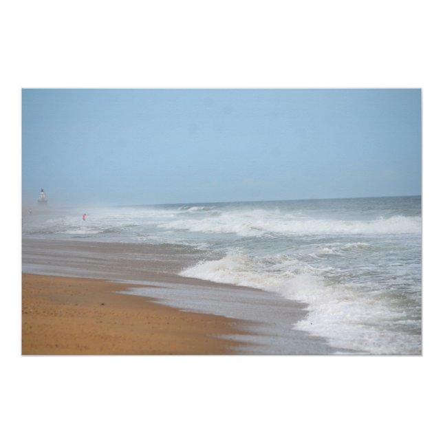 Póster Olas oceánicas estrellándose contra la playa por e (Anverso)
