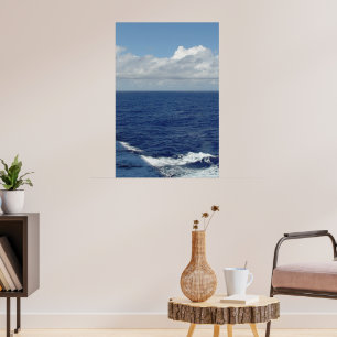 Póster Olas oceánicas y nubes blancas fluidas