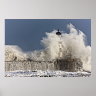 Póster Olas que caen contra un faro