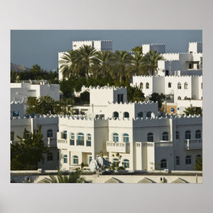 Póster Omán, Mascate, Qurm. Edificios del área de Qurm /
