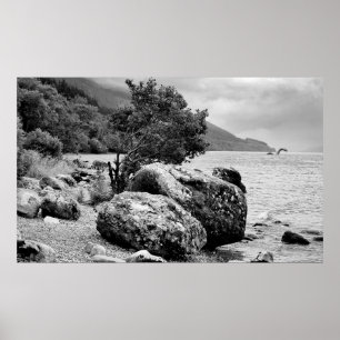 Póster On the shores of Loch Ness with the monster