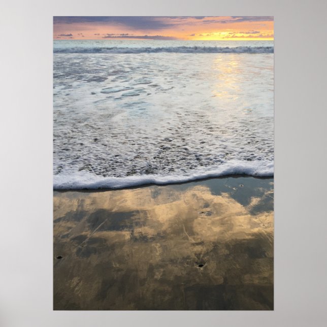Póster Ondas espumosas en la playa de Moonlight (Frente)
