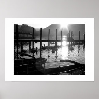 Póster Orilla del Derwentwater al anochecer: Lake Distric
