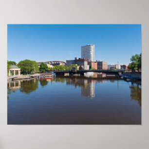 Póster orilla del río milwaukee y puente de la calle esta
