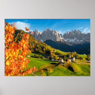 Póster Otoño en un paisaje Dolomita con iglesia