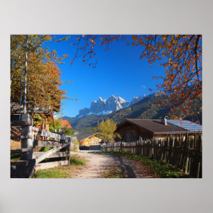 Póster Otoño en un pueblo en los Dolomitas en Italia
