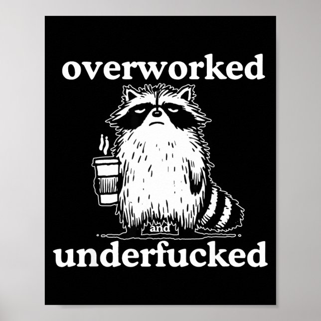 Póster Overworked And Underfored Funny Raccoon Coffee Say (Frente)