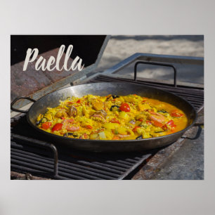 Póster Paella se prepara en un regalo a la parrilla para