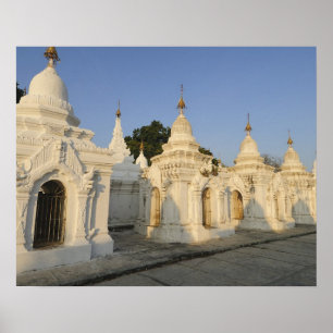 Póster Pagoda Kuthodaw en Mandalay, conocida como