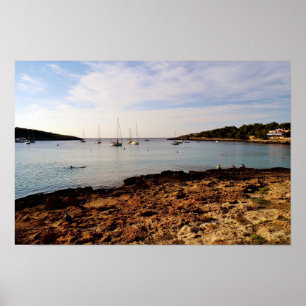 Póster Paisaje de la Bahía de Portinatx Ibiza con veleros