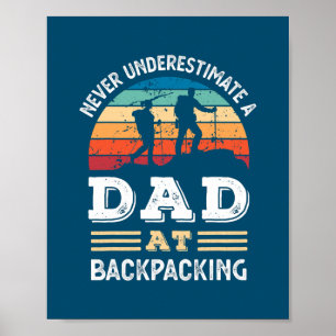 Póster Papá gracioso en los hombres del Día del Mochilero