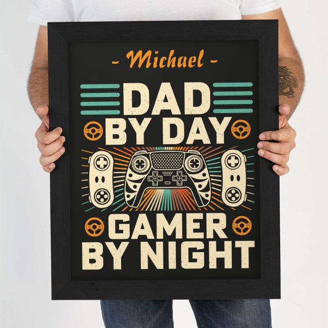 Póster Papá por día Gamer por Poster de personalizable no (Dad by day Gamer by night customizable Poster)