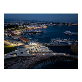 Póster Paphos Harbour drone view en la noche, Chipre