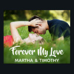 Póster Para siempre mi amor guión casual foto personaliza<br><div class="desc">Celebra tu amor con un moderno poster de fotografía tipográfica. Moderno y elegante, este diseño personalizado presenta un campo de texto editable que contiene "Forever My Love" (Siempre mi amor) en escritura informal, un campo de texto editable para los nombres de la pareja en sans serif elegantes, y una plantilla...</div>