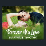 Póster Para siempre mi amor guión casual foto personaliza<br><div class="desc">Celebra tu amor con un moderno poster de fotografía tipográfica. Moderno y elegante, este diseño personalizado presenta un campo de texto editable que contiene "Forever My Love" (Siempre mi amor) en escritura informal, un campo de texto editable para los nombres de la pareja en sans serif elegantes, y una plantilla...</div>