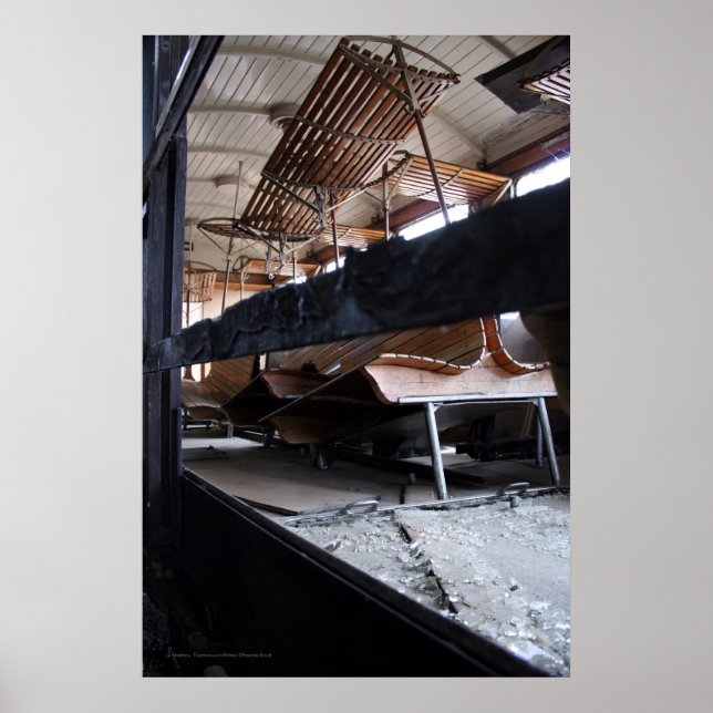 Póster Paredes de madera de los coches de pasajeros en el (Frente)