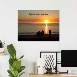 Póster Pareja Sentada En La Playa En El Poster Sunset