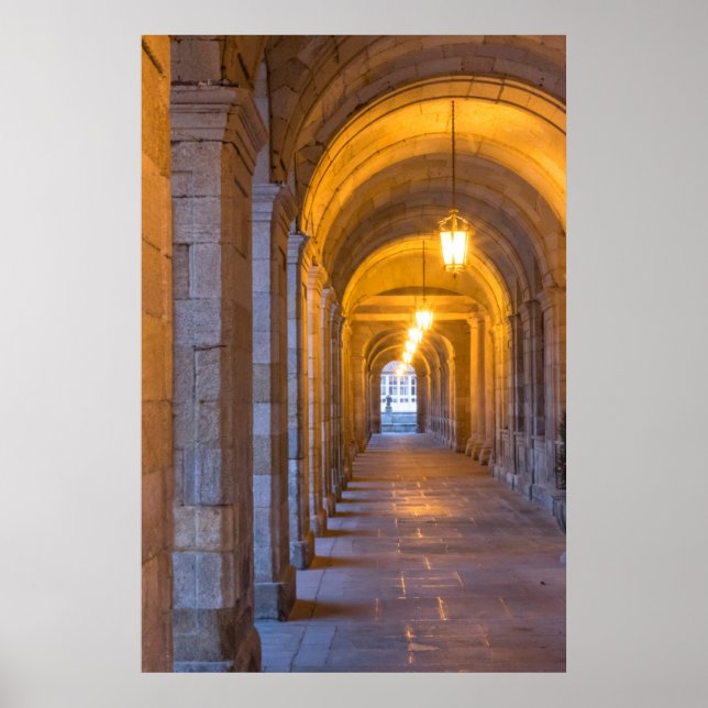 Póster Pasadizo de piedra iluminado con lámpara, españa (Frente)