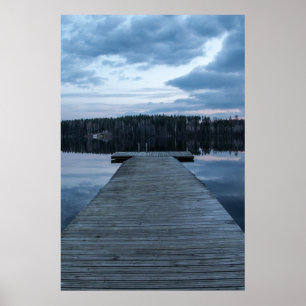 Póster Paseo del Muelle de Madera, Lago Azul y Bosque