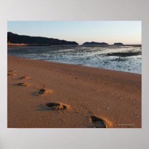 Póster Pasos en la arena al amanecer