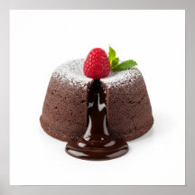 Pastel de lava de chocolate con salsa