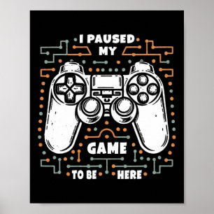Póster Pausé mi juego para estar aquí divertida ropa de g