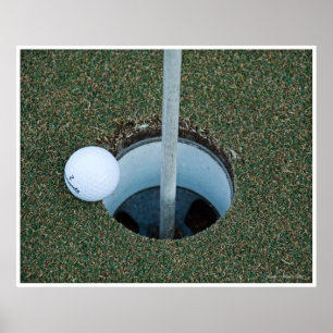 Póster Pelota de golf en el borde