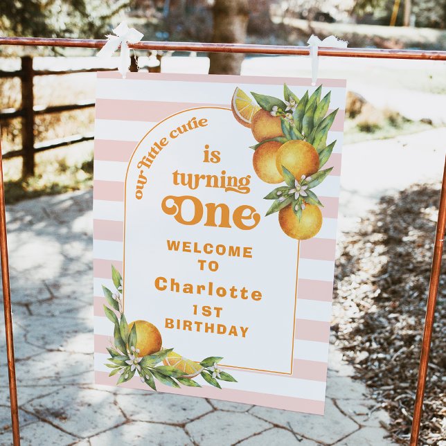 Póster Pequeña naranja, seña de bienvenida de primer cump (Editable Our Little Cutie Birthday Welcome Sign Girls Clementine Oranges Birthday Party Welcome Sign)