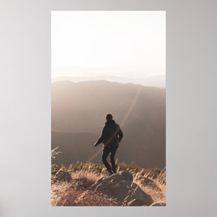 Póster Persona de pie sobre una roca