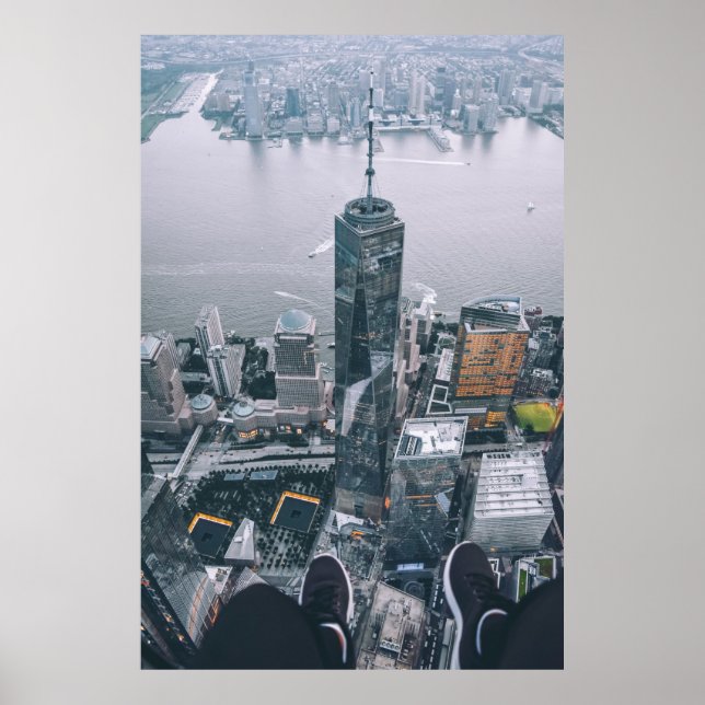 PÓSTER PERSONA EN EDIFICIO (Frente)