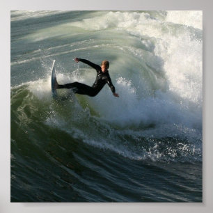 Póster Persona que practica surf en un poster del Wetsuit