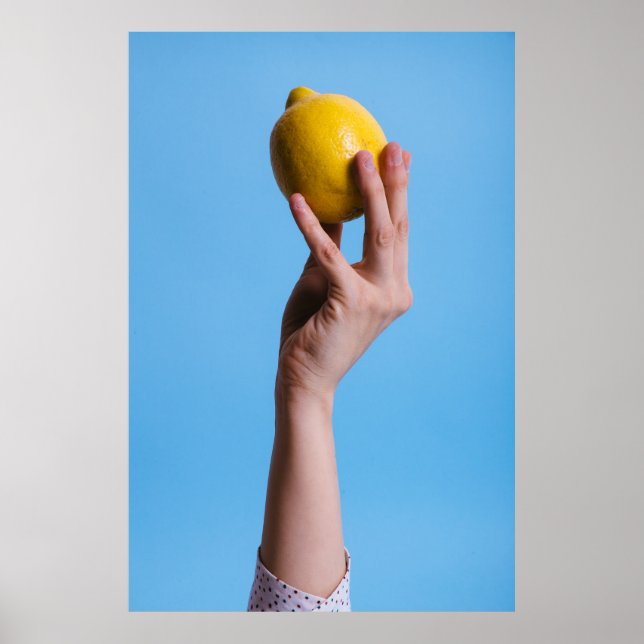 Póster Persona sosteniendo limón (Frente)