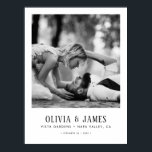 Póster personalizado de boda con foto y detalles a<br><div class="desc">Conmemora tus momentos más significativos con este cartel de fotos personalizado de estilo museo para boda, diseñado para transformar cualquier foto favorita en arte de pared atemporal e inspirado en galerías. Con una imagen central grande bordeada por un borde blanco limpio y tipografía clásica, este diseño minimalista de cartel es...</div>