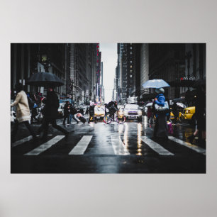 PÓSTER PERSONAS CRUZANDO EL AVIÓN PEATONAL EN LA CALLE CI