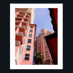 Póster Perspectiva rosa: Art Deco<br><div class="desc">Perspectiva ascendente. Decoración Art Deco - colores pastel en el sur de Florida. Fotografía de Minerva Bloom.</div>