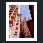 Póster Perspectiva rosa: Art Deco<br><div class="desc">Perspectiva ascendente. Decoración Art Deco - colores pastel en el sur de Florida. Fotografía de Minerva Bloom.</div>